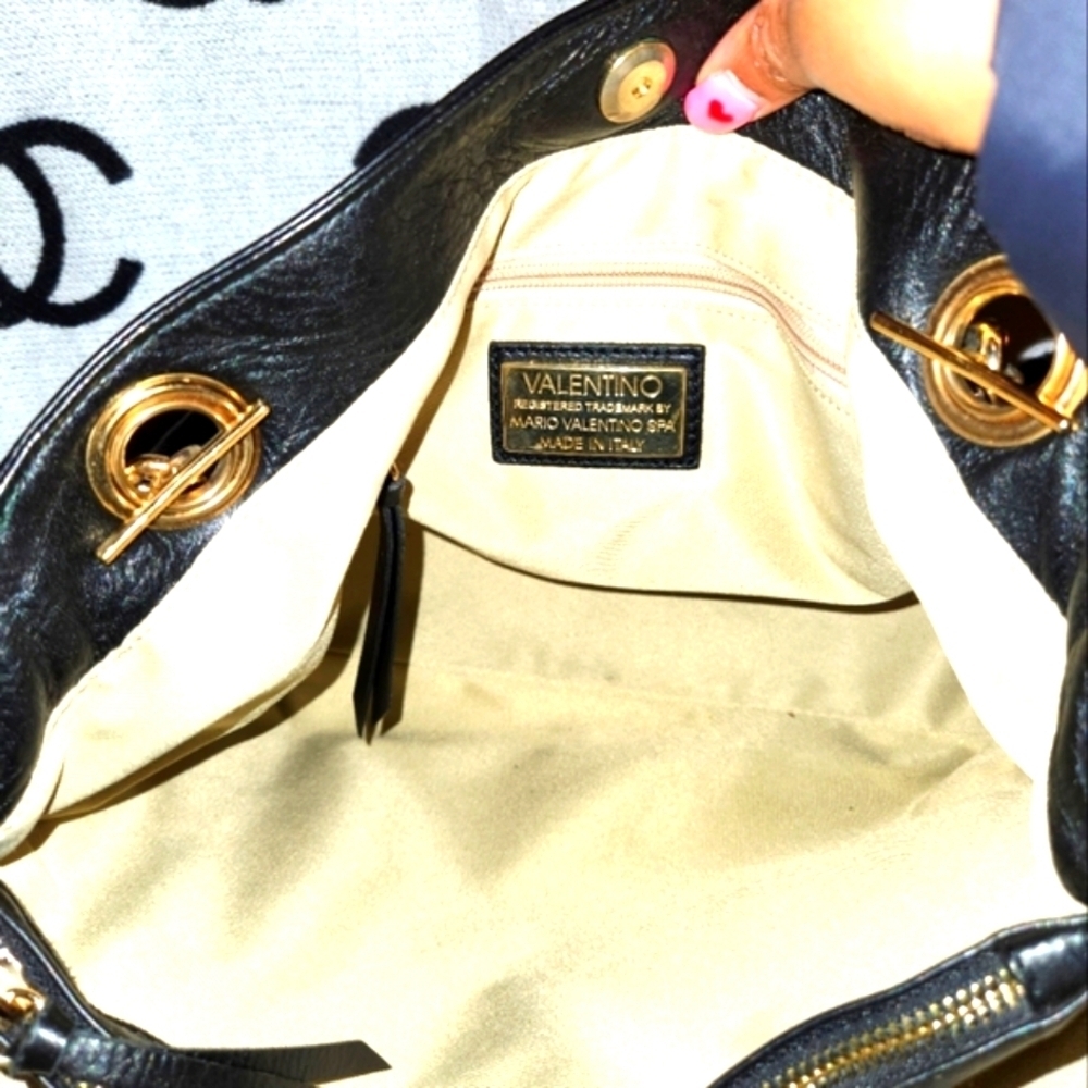 Valentino Quilted Leather Bag with Gold‎ Chain - Picture 9 of 10